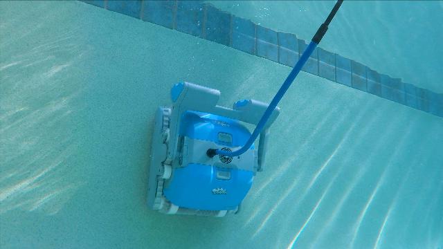 Dolphin M400 Pool Cleaner Review